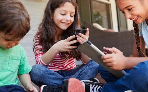 Kinder lernen mit App Sprachfördernung Lalino