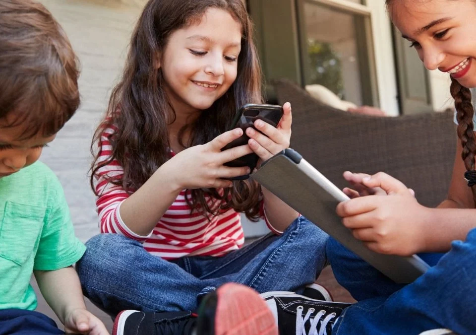 Kinder lernen mit App Sprachfördernung Lalino